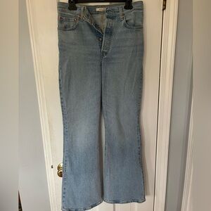 Levi’s premium, ribcage flare jeans, light wash, size 28